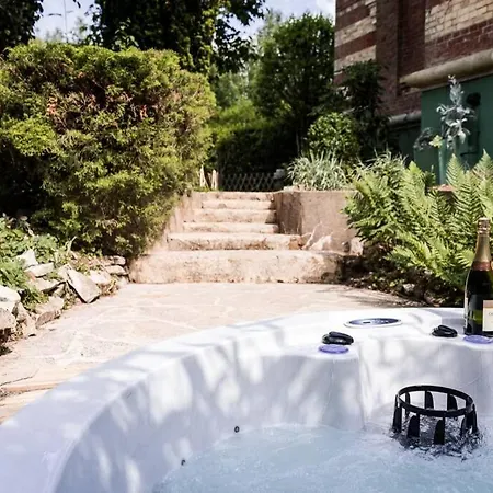 La Villa de l'Etoile Jacuzzi Borne d'arcade Casino Hébergement de vacances